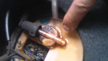 Como sei que meu carro está vazando gasolina?