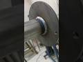Soldando flange no poste de iluminação solda MIG aço carbono