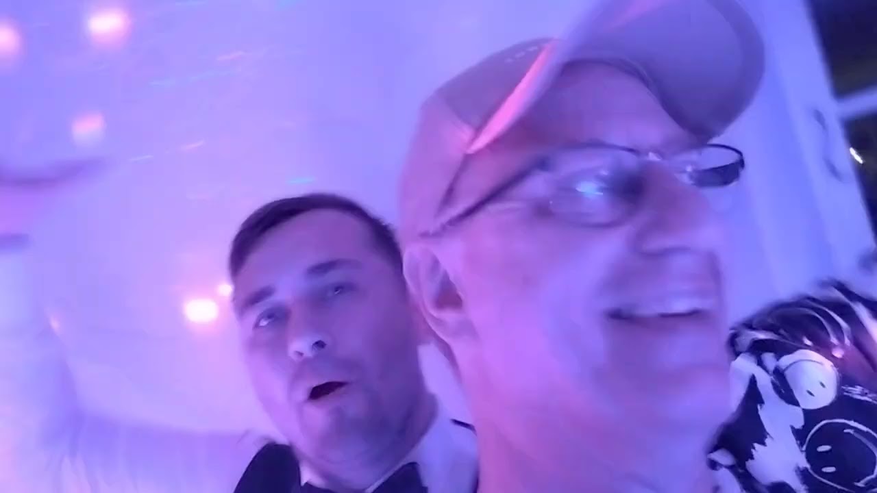 DJ MoRoax og Brudepar Går Hardstyle Amok