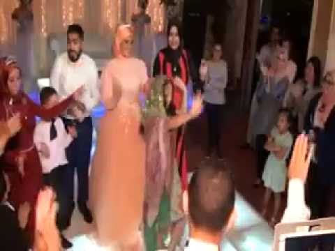 فتاة تفاجئ الجميع فى فرح بنت خالتها وت هندى على أغنية تك د نة من فيلم جحيم في الهند  