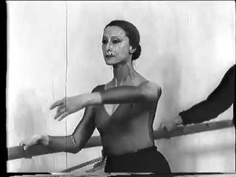 Maya Plisetskaya in class! - YouTube