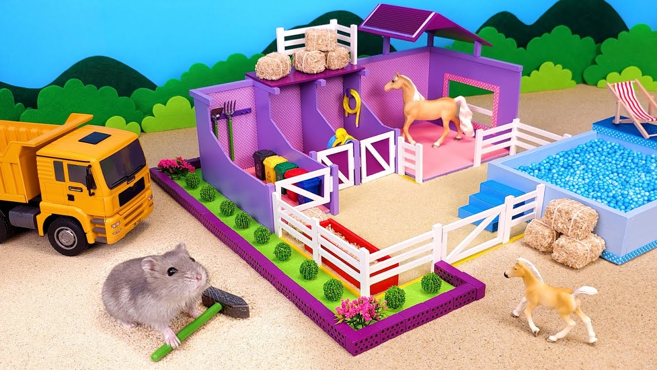 MASTER HAMSTER builds mini rainbow POOL FARM for HORSE FAMILY