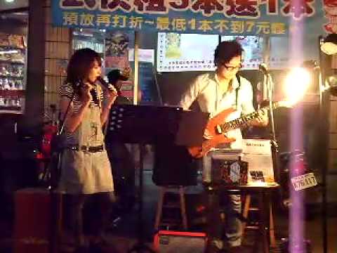 98 11 13潮州夜市表演 在你和天空之間 月亮代表我的心