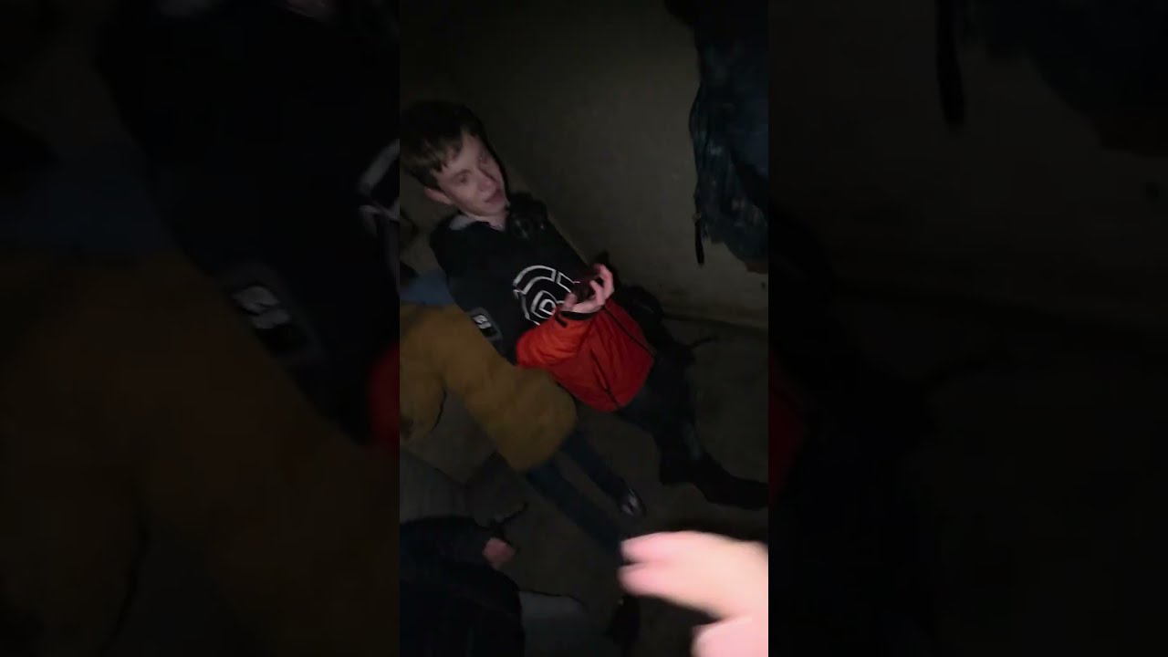 Horror house (WARNING im not good in sensoring so some bad curse words)