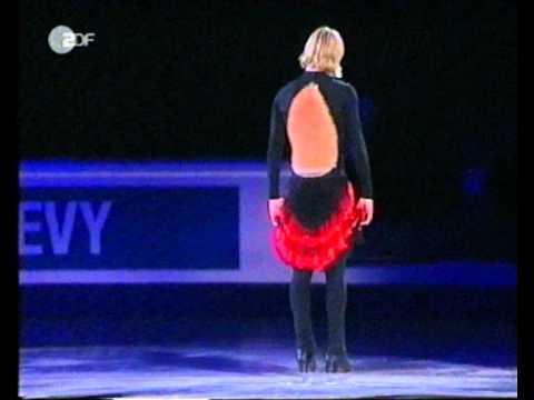 Video: Evgeni Plushenko alçıda antrenman yapıyor