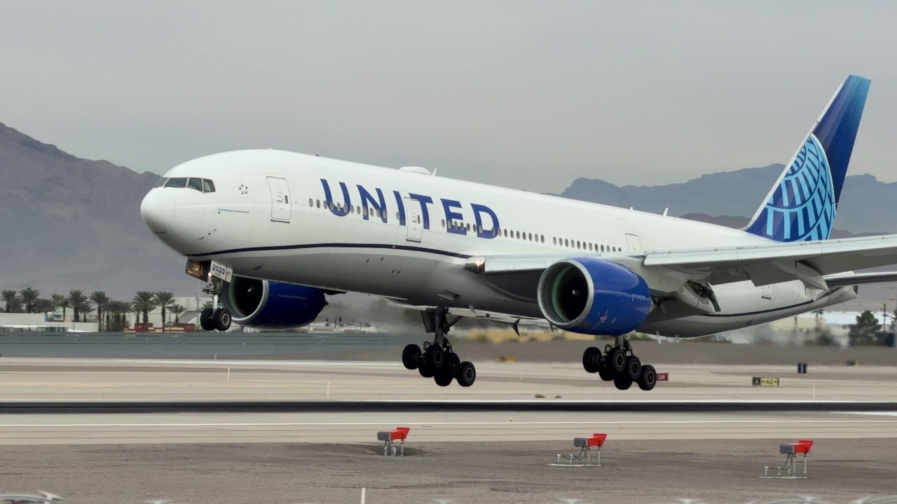 航空機・ヘリコプター Jet-X1/400B727-022 &222UNITED AIRLINES United Airlines Boeing 777-222(ER) lands at Las Vegas | N220UA