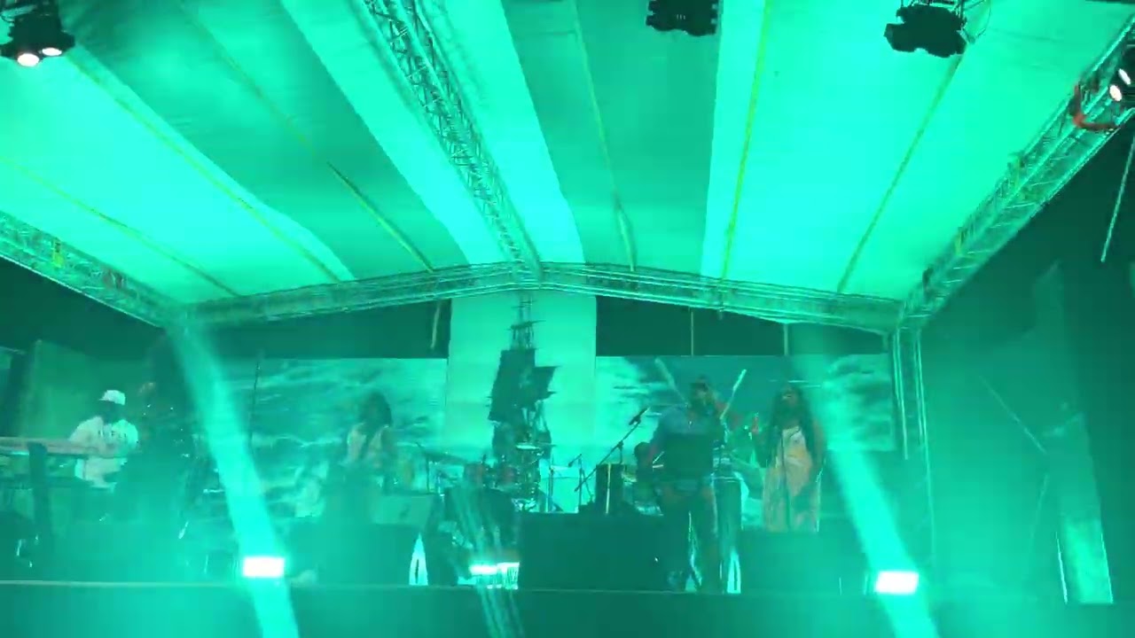 Etana performing On my Way/People Talk at Moonsplash 2022