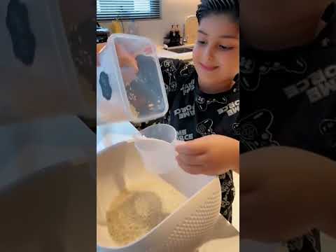 نور عصام نور راحت عالصالون وعصام طبخ الغداء اللذ شاكريه ورز بمساعدة الكس اكسبلور 