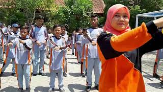 Senam Kreasi Gerakan Pinguin Dance Siswa Siswi SMP Negeri 3 Babat