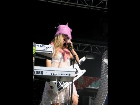 GALAXY GIRL "How many Kisses do you want?" LIVE @ Ultra Music Festival