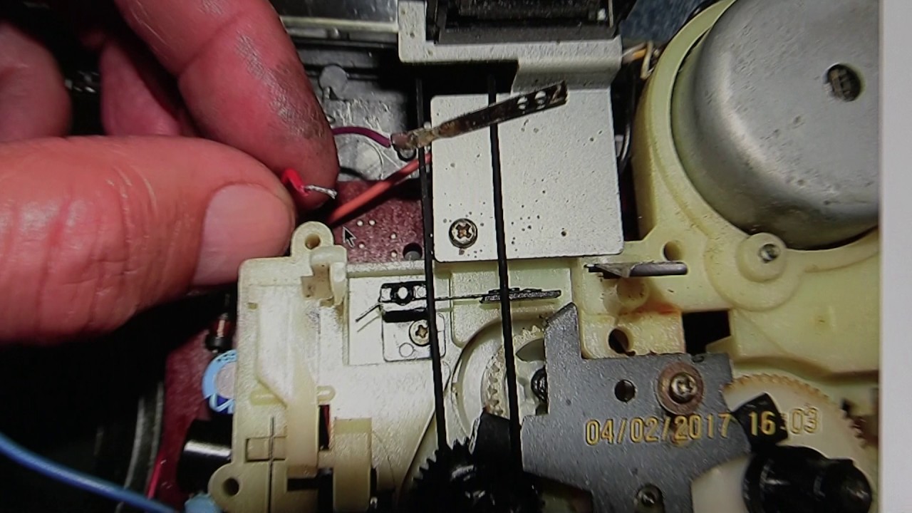 Sanyo M2563 Inside Mono radio cassette portable player repurpose to Bluetooth