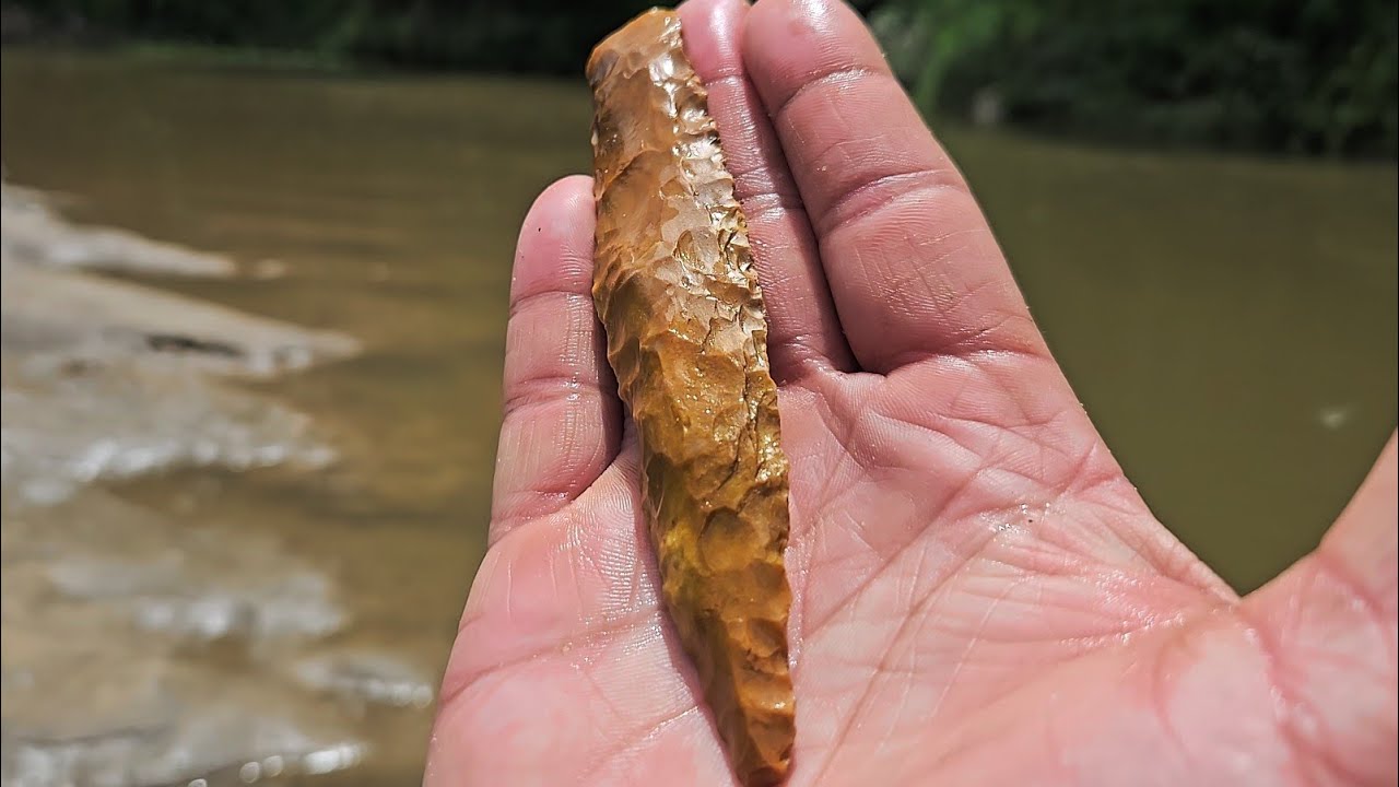 Crazy Creek Keeps Pushin' Them Out! Missouri Arrowhead Hunting At Its Best!
