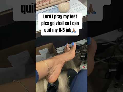 Lord I pray my Feet pics go viral so I can quit my 8-5 job #CONTENT CREATORS LIFESTYLE 🤣💃🏽