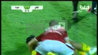 لقطة الموسم .. سعد سمير يرمي لاعب الجونة خارج الملعب