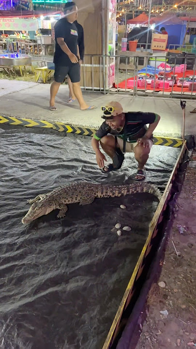 Just messing around at the night market, turns out there's a twin here😭 #972 #KOOKIKO