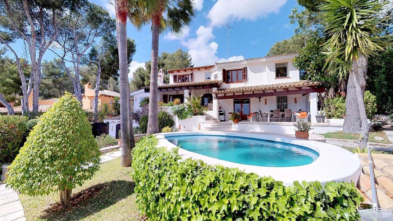 A sunny, luxury sea view villa for sale in Bendinat, Mallorca A