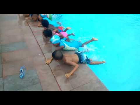 my child swims with his classmates  at lustre school