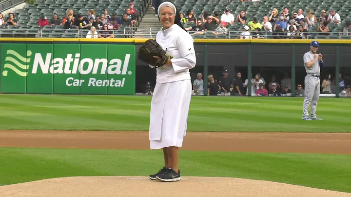 Sister Mary Jo Sobieck's first pitch at Marian Catholic Night with the Chicago White Sox!