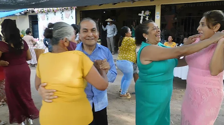 Ora Paula Carbajal Buebete, cumple de Silvia Bravo...