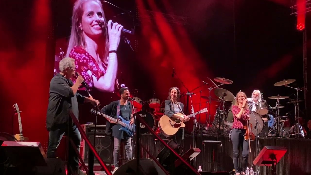 שלמה ארצי - קצת משונה שלא נשארת + תגידי + חום יולי אוגוסט (אמפי רעננה - 10.10.22)