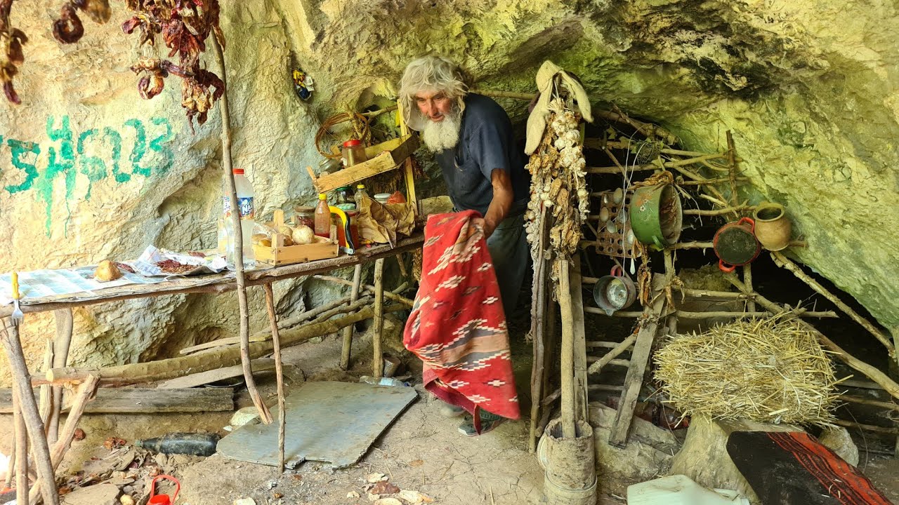 PROVELI SMO DAN SA PEĆINSKIM ČOVEKOM: Panta nas je ugostio u svojoj pećini!