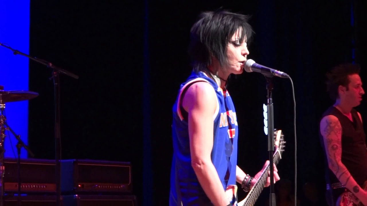 joan-jett-everyday-people-madison-theatre-at-molloy-college-youtube