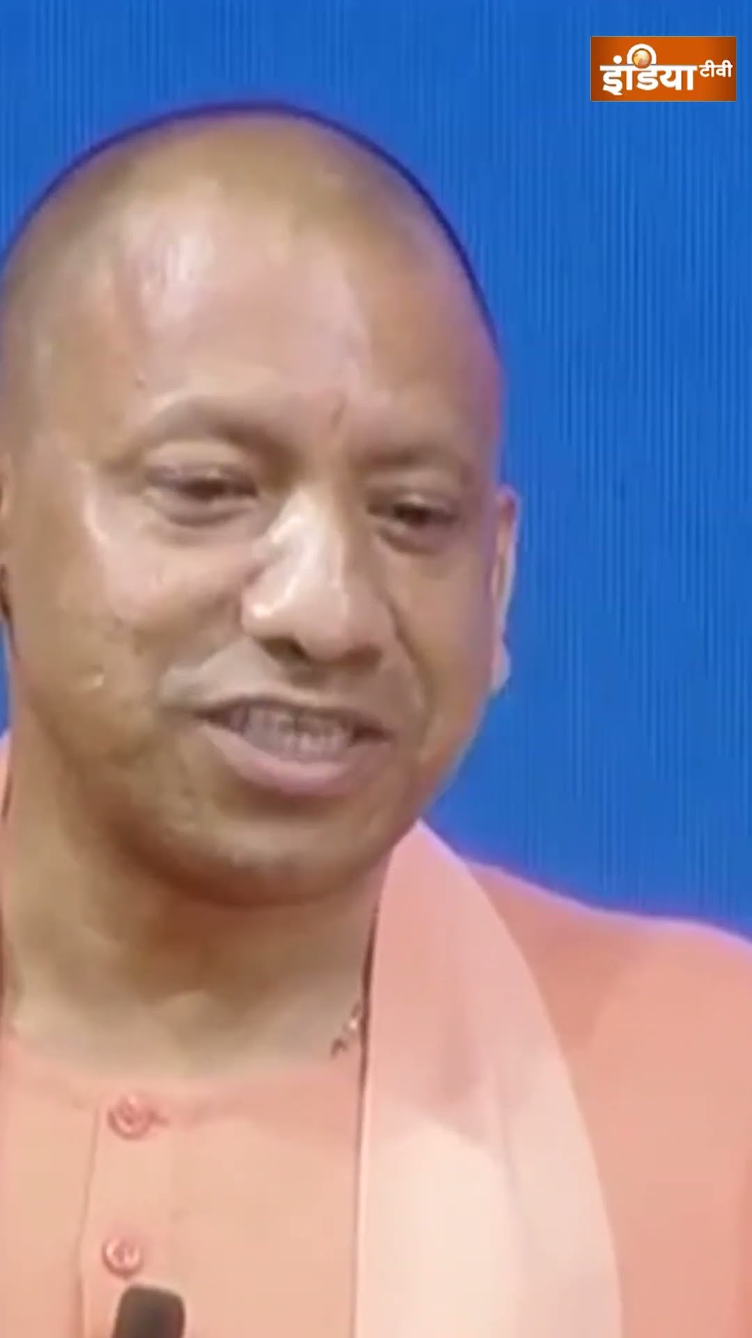 जब #covid19 के दौरान #cmyogi अचानक मथुरा के एक घर में पहुंचे, लिया पूरे परिवार का हाल-चाल #shorts