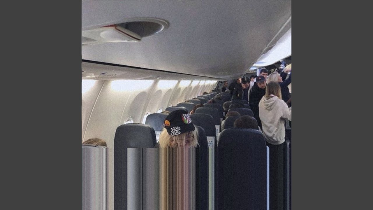 КУРТКА ЧБ! adlı videoyu YouTube'da izle КУРТКА ЧБ! adlı videoyu YouTube'da izle