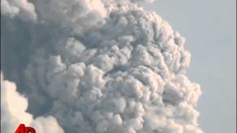 Raw Video Mount Merapi Stirs New Fears.
