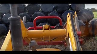 Stacking Silage with DB 995 and parmiter round bale grab