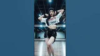 AI KPOP GROUP Taery doing the trendy Dance #shorts #fypシ