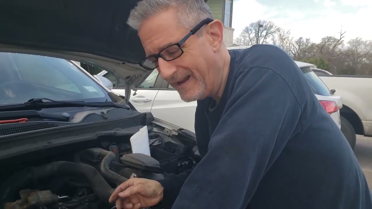 2013 Kia Sportage Fuel injector removal and replacement. Leon Esquenazi. YouTube