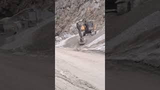 Volvo 210 aggregate hiping work at Rhpc 850Mw Drabshalla @MECHANICALTECHHINDI @mechanicmia