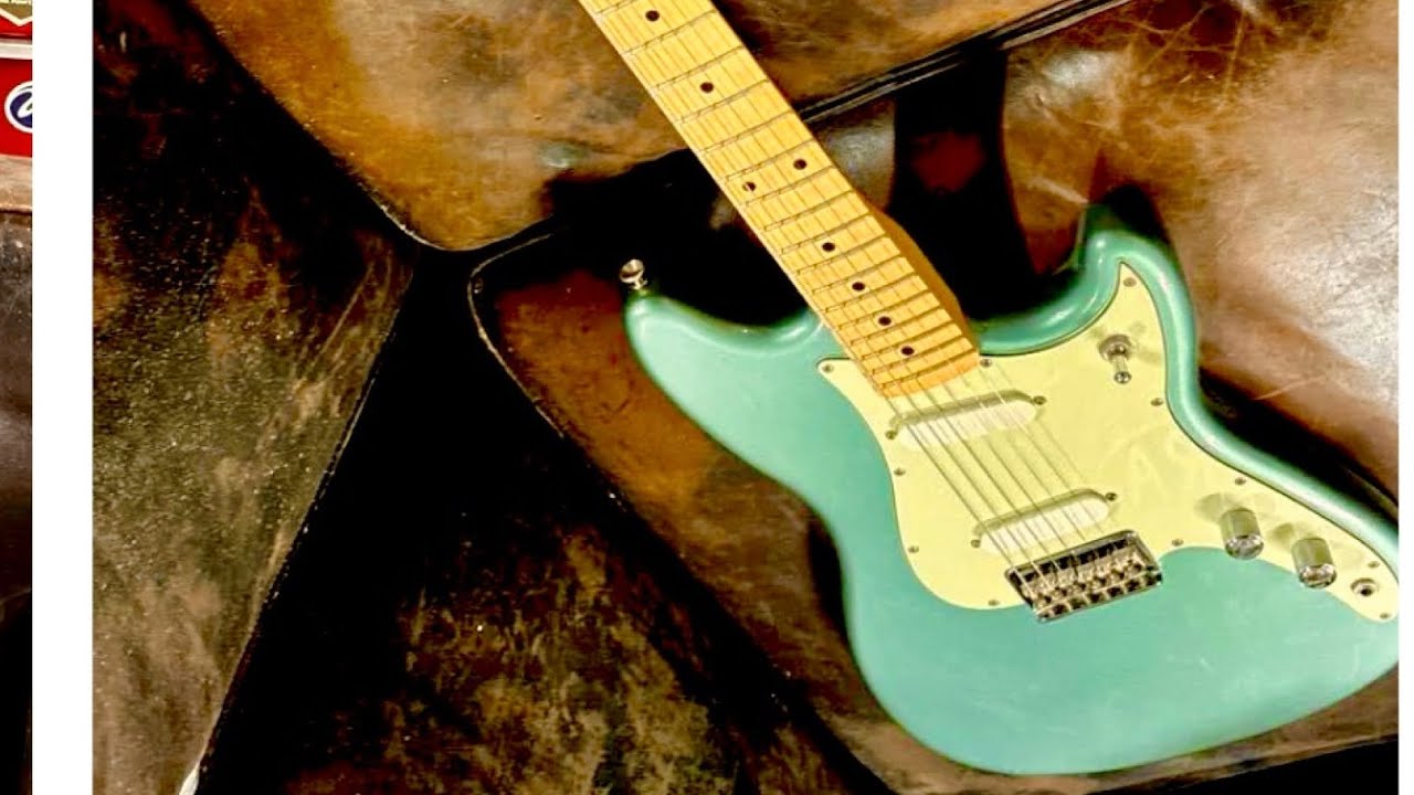 Fender Mexico Duo Sonic 2019年製 - YouTube