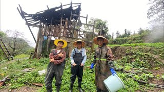 “何李兄弟  下雨了和大家聊会天