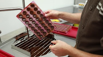 Molding chocolate bonbon with Perfect Choco PT-75