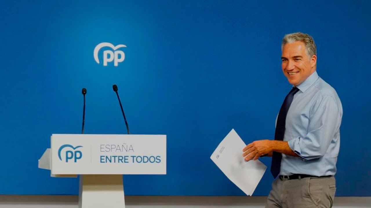 Elías Bendodo ofrece una rueda de prensa.