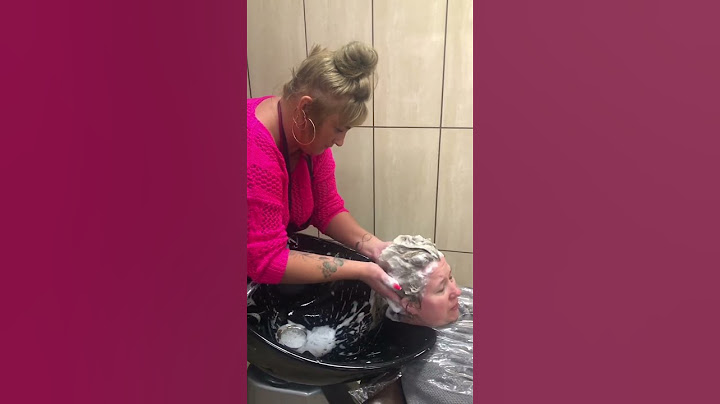 Fryzjerka nie wytrzymała #śmieszne #śmiesznefilmy #smieszne #fryzjer #salonfryzjerski #klient