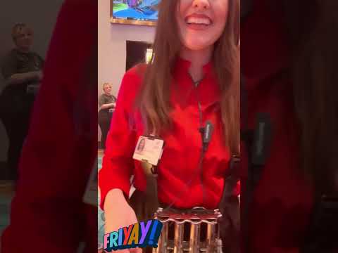 Adriana la eléctrica y el clásico de la salsa tirando piso zapato en el rincón