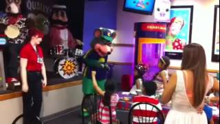 Chuck E Cheese 2009 b day show FINAL PERFORMANCE