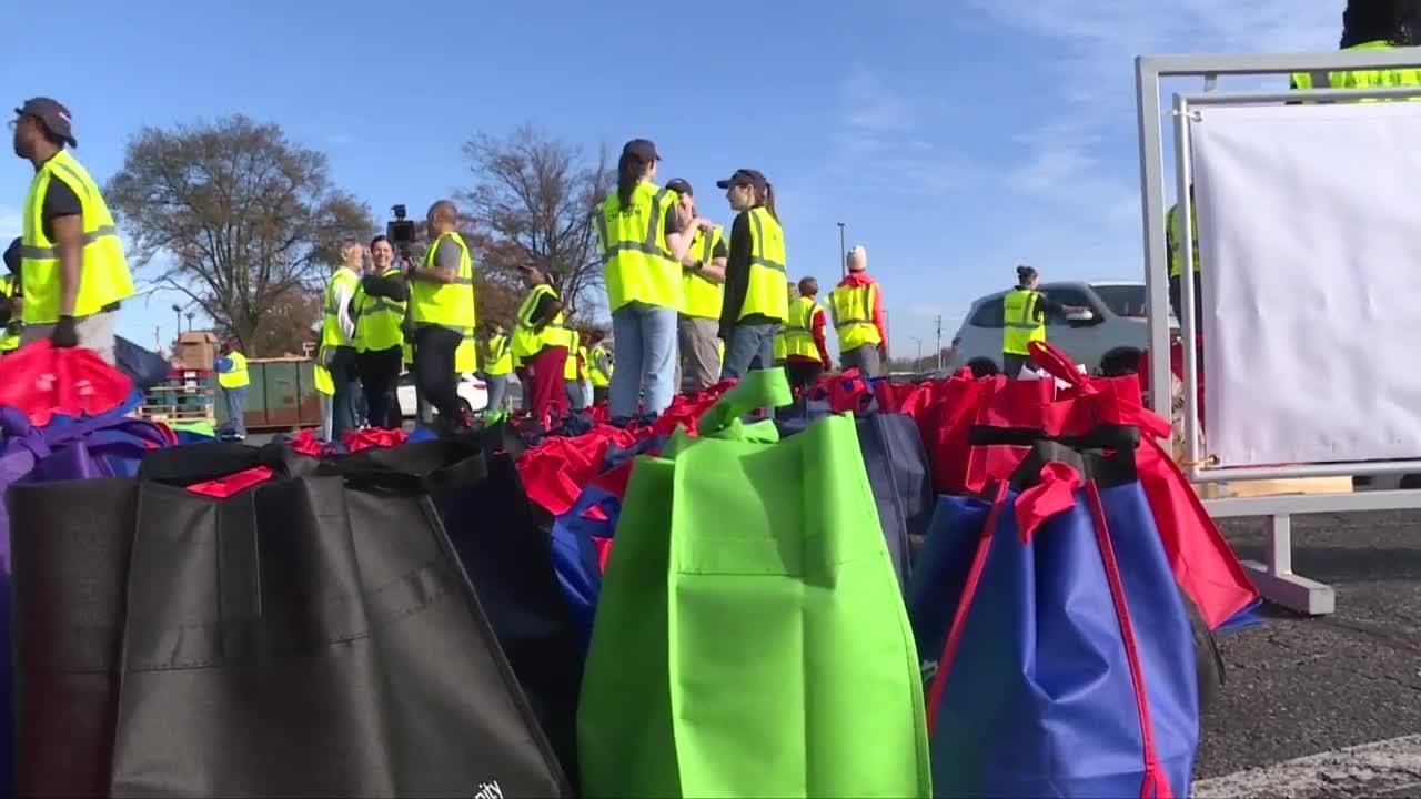 CMA CGM, Salvation Army partner to hand out 1,500 Thanksgiving dinners ...
