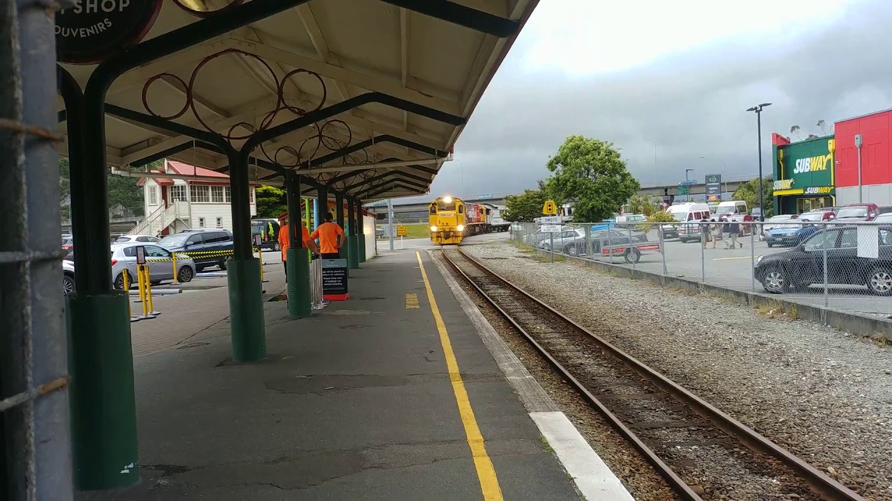 KiwiRail TranzAlpine express, Greymouth Station. YouTube
