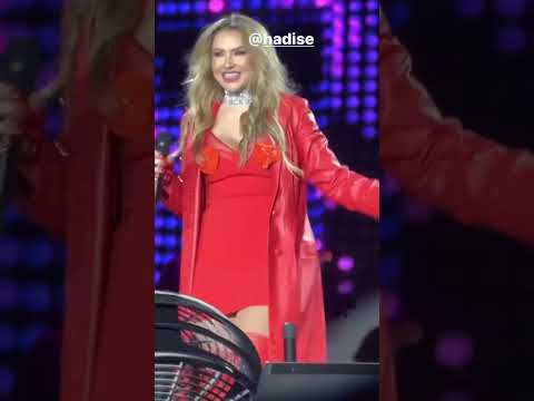 Hadise muhteşem konser.