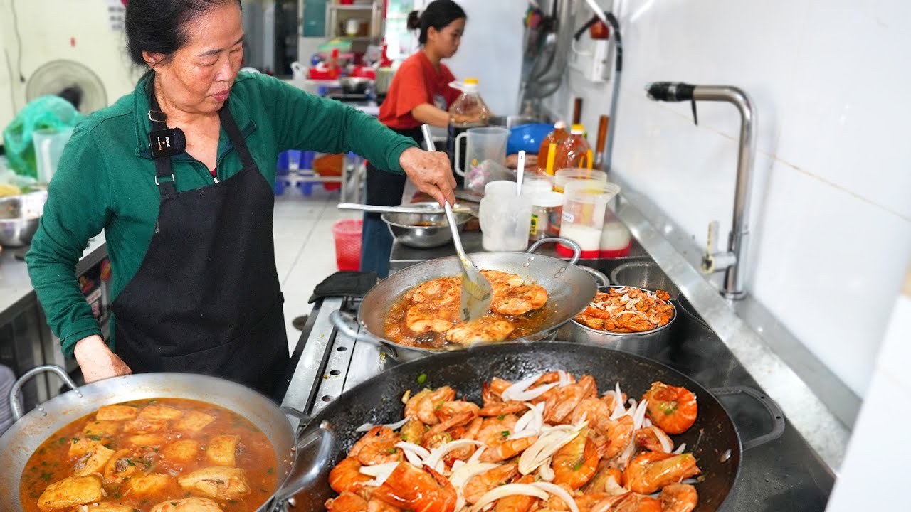 Ngon rẻ Cơm Cá kho Chảo hơn 30 món nấu Bằng Nước Dừa cực chất miền quê, hiếm thấy Sài Gòn