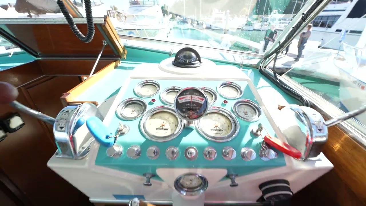 1968 Tollycraft 28 Royal Express Cruiser Video Tour
