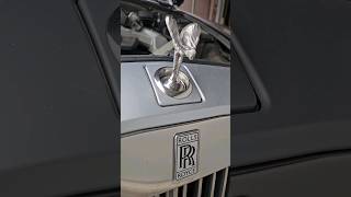 Rolls Royce всегда на стиле, но фары светят так себе...