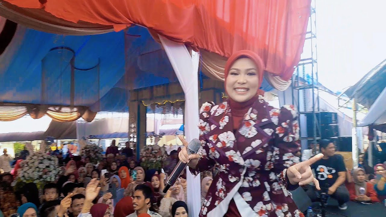 Selfi banjir saweran di lasusua kolaka utara tgl 6 pesta perkawinan A.rama dengan Sani SE