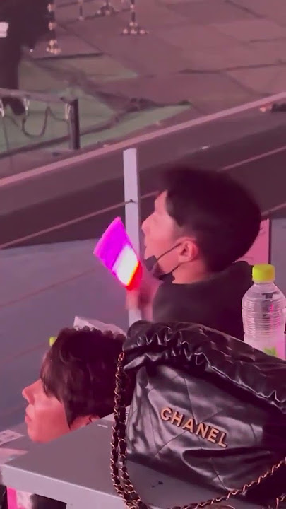 Lay cheering for EXO's 