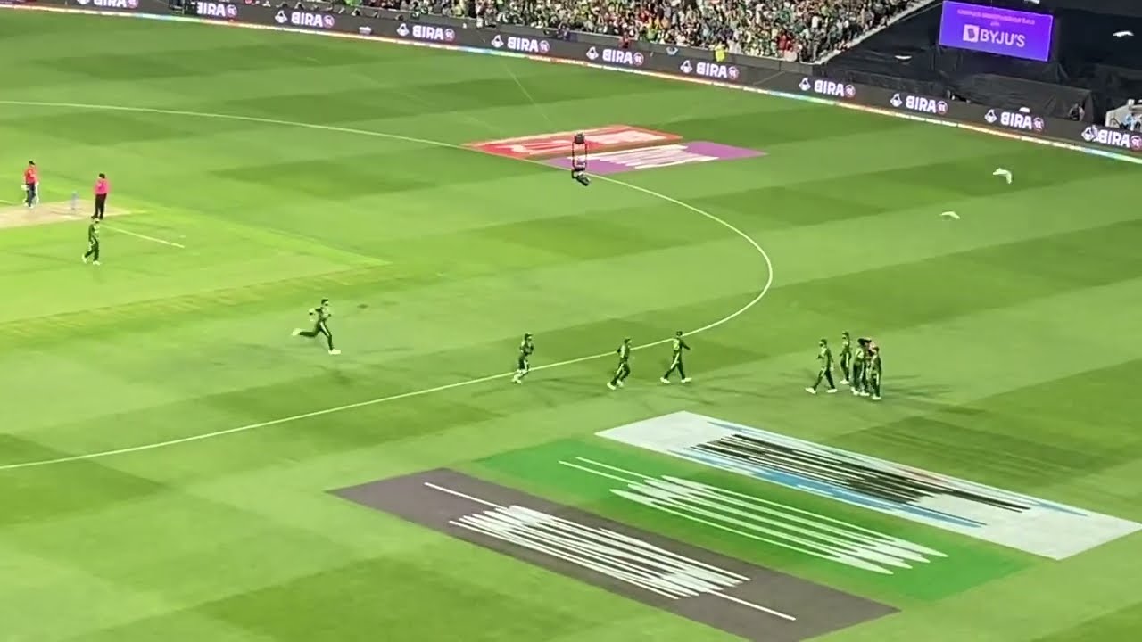 Haris Rauf gets Jos Buttler out in World cup final