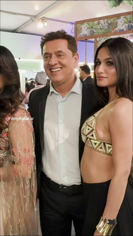 BB mates #saraarfeenkhan #arfeenkhan #kashishkapoor catch up at an event ? #filmykalakar